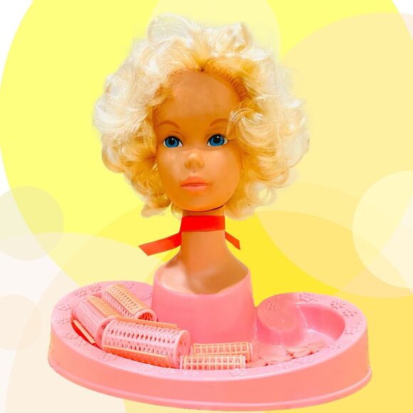 Vintage 1970s Barbie Beauty Center VTG Barbie 70s Original Barbie & Accessories - Picture 2 of 16